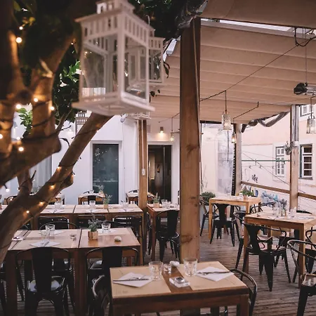Bed & Breakfast Santa Bica Eat Drink&sleep Lissabon