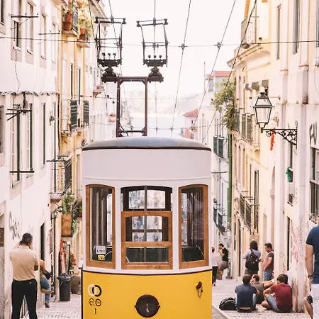 Santa Bica Eat Drink & Sleep