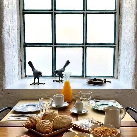 فندق مبيت وإفطار Santa Bica Eat Drink & Sleep 4*