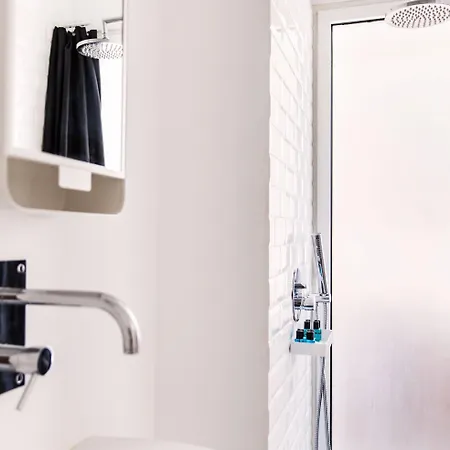 فندق مبيت وإفطار Santa Bica Eat Drink & Sleep 4*